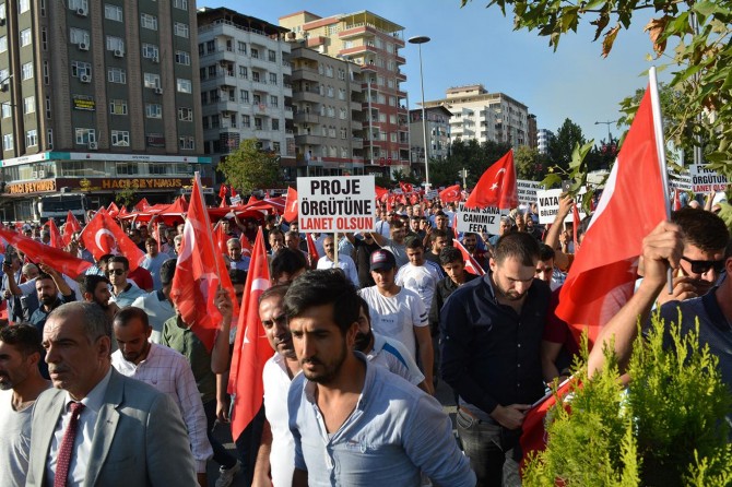 ​Batman'da halk PKK'ye karşı yürüdü