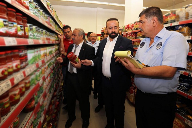 ​Van'da zabıtadan stokçuluk ve fahiş fiyat denetimi