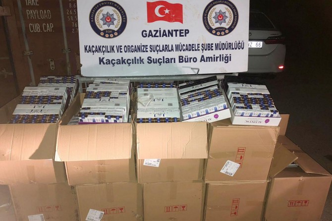 Gaziantep'te kargo aktarım merkezinde kaçak sigara ele geçirildi