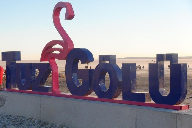 Vatandaşlar Tuz Gölü'ne akın ediyor