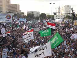 Mısırlılar Tahrir'e Yürüdü: Şeriat İstiyoruz (Foto)