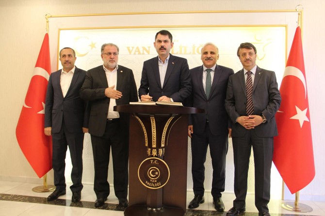 Çevre ve Şehircilik Bakanı Kurum Van'da