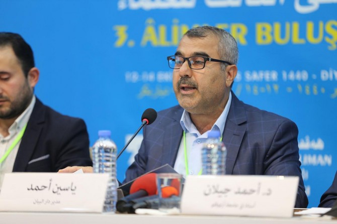 Müslümanlar derslerinde taklitten ve gelenekçilikten kurtulmalı