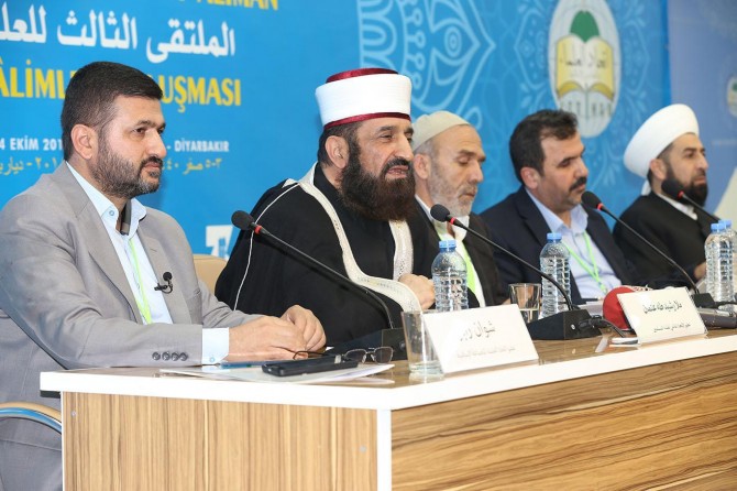 Ger alim ji xwe re sefekê bihilbijêre divê ew sef a xelkê be ne ya serokan