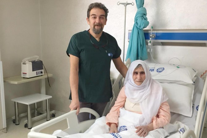 ​ 94 yaşında açık kalp ameliyatı oldu