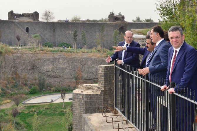 Kamu Başdenetçisi Şeref Malkoç Diyarbakır'da