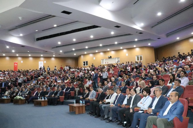 ​Bingöl'de "Modern Çağda Gençliğin Anlam Arayışı" sempozyumu