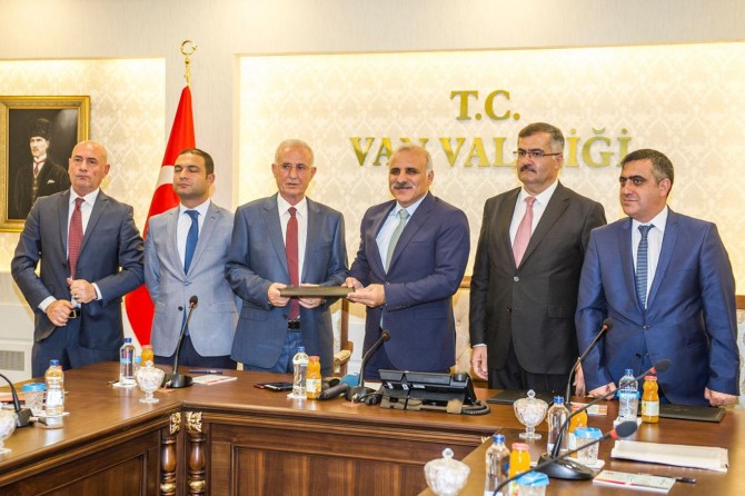 Vanlı iş adamından eğitime destek