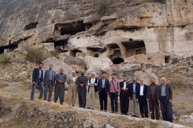 ​Alimler şehit mezarlıklarını ve tarihi yerleri gezdi