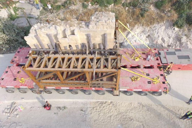 Hasankeyf’te 1400 yıllık tarihin ilk parçası taşındı