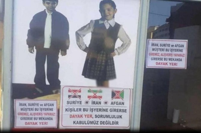 Esnafın ırkçı afişi tepki çekti