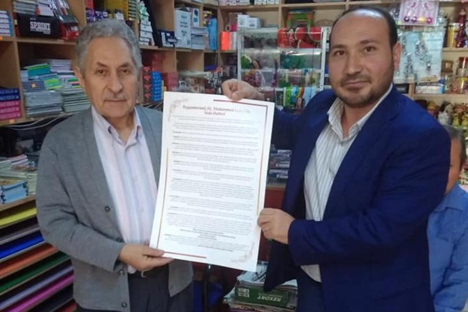 Denizli'de ırkçı afişlere karşı esnafa veda hutbesi dağıtıldı