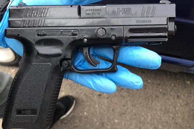 Gümrük kaçağı sigara ve silah ele geçirildi