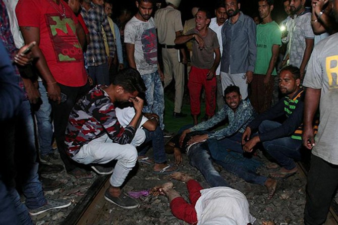 Hindistan'da tren kazası: 112 ölü