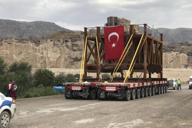 Hasankeyf Kalesi Orta Kapısı’nın ikinci kısmı da yeni yerine yerleştirildi