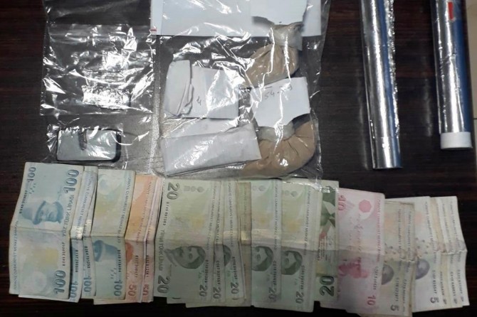 Televizyon sehpası içerisine gizlenmiş uyuşturucu ele geçirildi