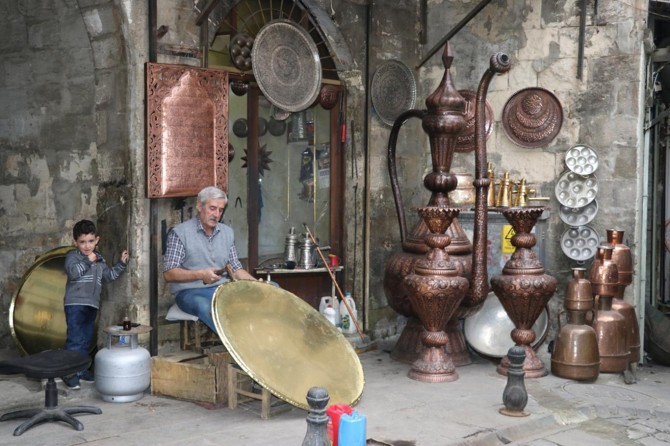 Asırlardır canlılığını koruyan çarşıda çekiç sesleri susmuyor