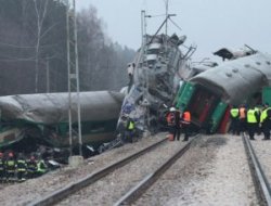 Mısır'da iki tren çarpıştı: 5 ölü