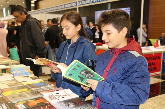 Öğrenciler: Sosyal medyadan çok kitap okumaya zaman ayırmalıyız