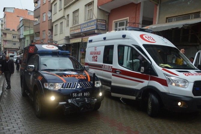 Yayalara çarpan sürücü kaçtı: 3 yaralı