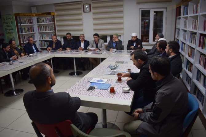 Dünyanın hiçbir ülkesinde ırkçı sloganların okutulduğu metinler göremezsiniz