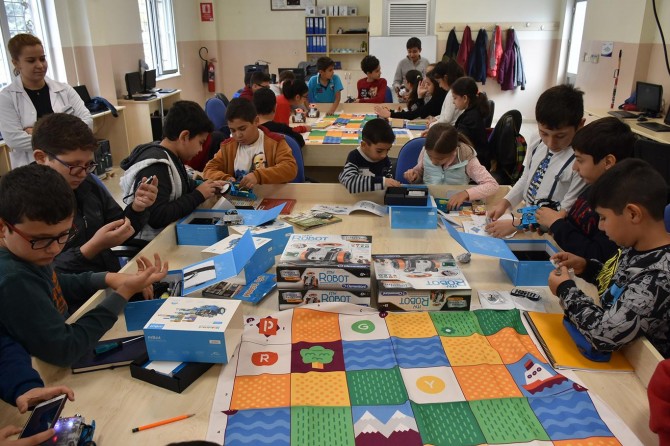 ​Gaziantep’te geleceğin mühendislerine robotik kodlama eğitimi veriliyor