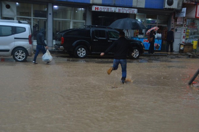 Siirt’te sağanak etkili oldu