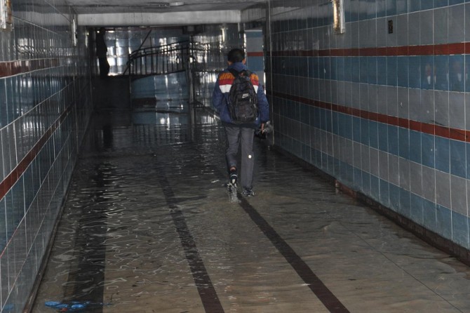 Batman’da alt geçit sular altında kaldı