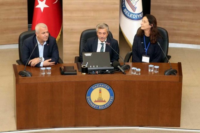 İnsanoğlu yaptıklarıyla kâinatın ve dünyanın dengesini bozuyor