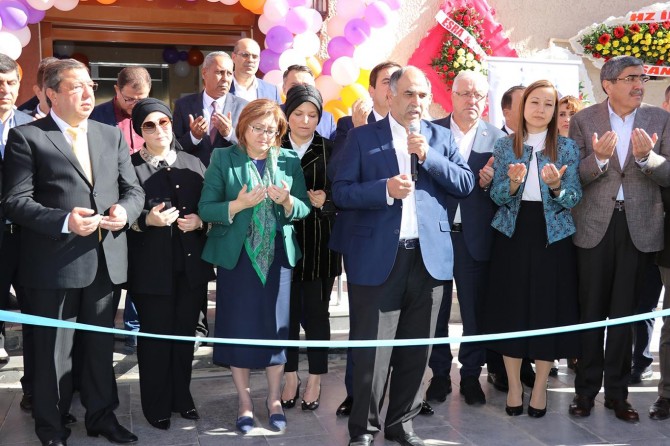 Gaziantep'te alzheimer hastaları için yaptırılan merkez dualarla açıldı