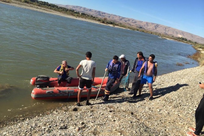 Batman Çayında mahsur kalan vatandaşlar kurtarıldı