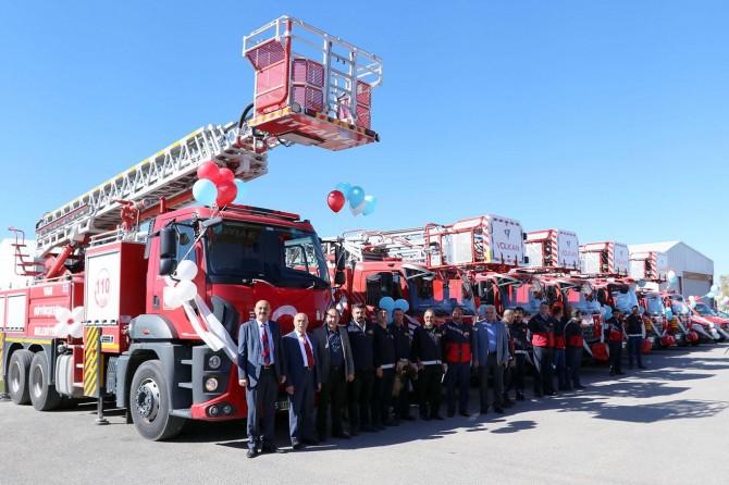 ​ Van'da 11 yeni itfaiye aracın tanıtımı yapıldı