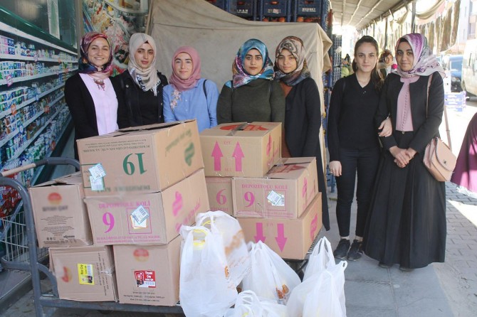 Harçlıklarıyla muhtaç ailelere yardım eli uzattılar