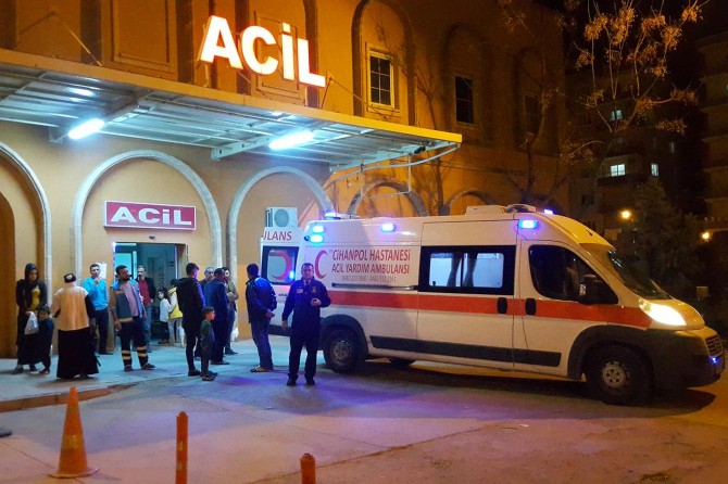 Motosiklet sürücüsü menfeze düştü