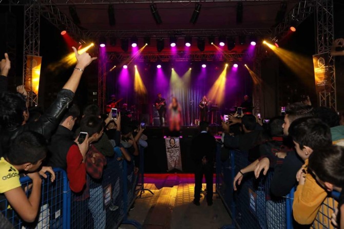 ​Ahlaki değerlere aykırı konsere tepki