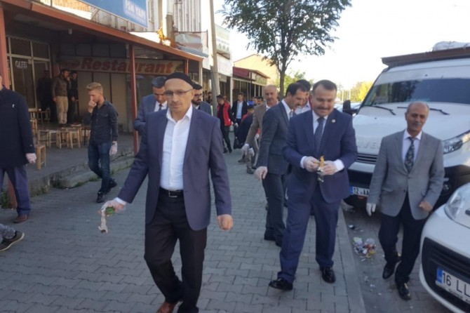 İlçe protokolü ve öğrencilerden çevre temizliği