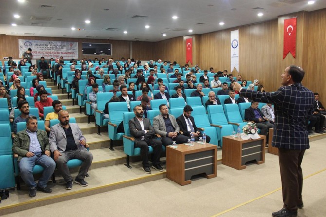Üniversite öğrencilerine "Bağımlı olma özgür ol" semineri