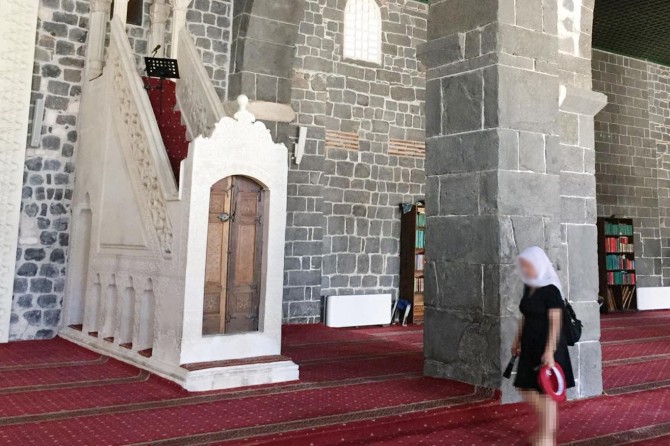 Gelo bêheyatî û bêexlaqîya li kolanan tê xwestin bê veguhastin camîyan?