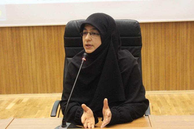 Batı, kadını sakız reklamında kullanacak kadar aşağılıyor