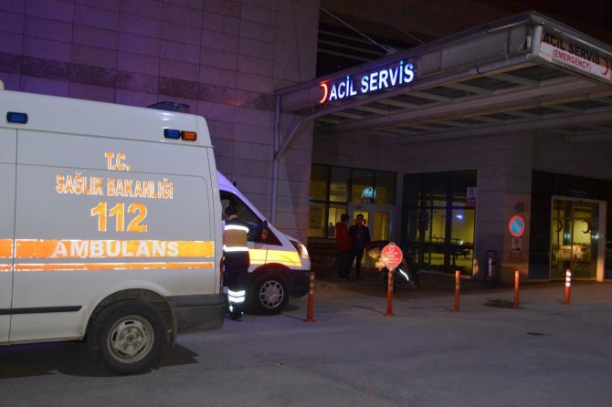 Sivas'ta yolcu otobüsü hafif ticari araçla çarpıştı: 2 ölü 4 yaralı