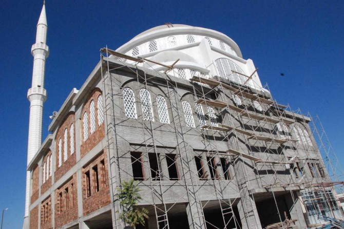 Tamamlanamayan cami yardım bekliyor