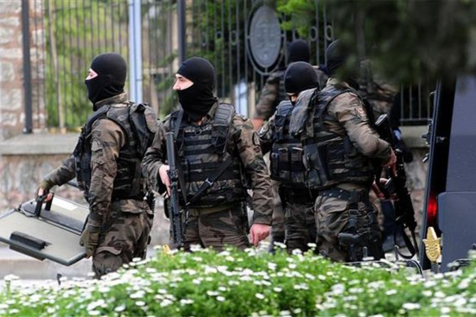 Li Diyarbekirê 3 PKKyîyên ku amadehîya êrîşê dikirin hatin girtin