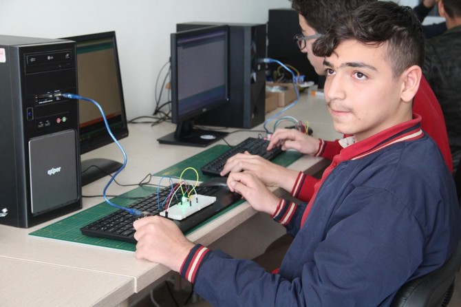 Darbeliden doktor kendisi için toplanan parayı eğitime bağışladı