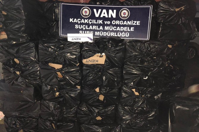 Van’da gümrük kaçağı sigara ve ilaç ele geçirildi