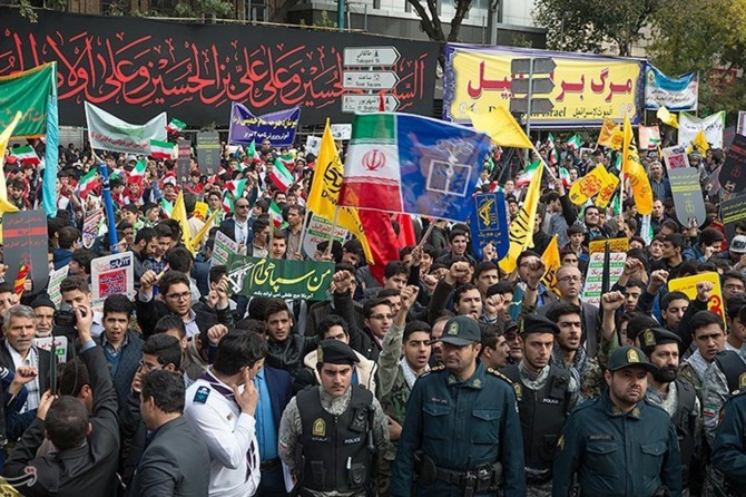 İran'da ABD ve siyonist işgalciler telin edildi