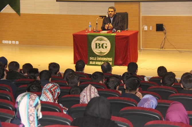 Aliya İzzetbegoviç inancını taviz vermeden sergiledi