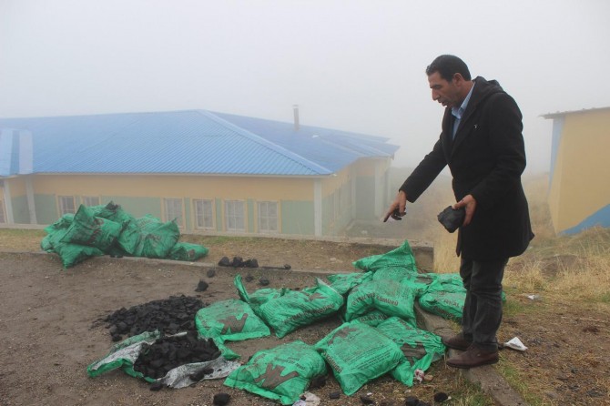 Okullara kömür yerine taş dağıtıldığı iddiası