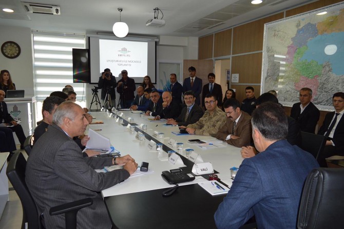 Vali'nin ilk toplantısı uyuşturucu ile mücadele oldu