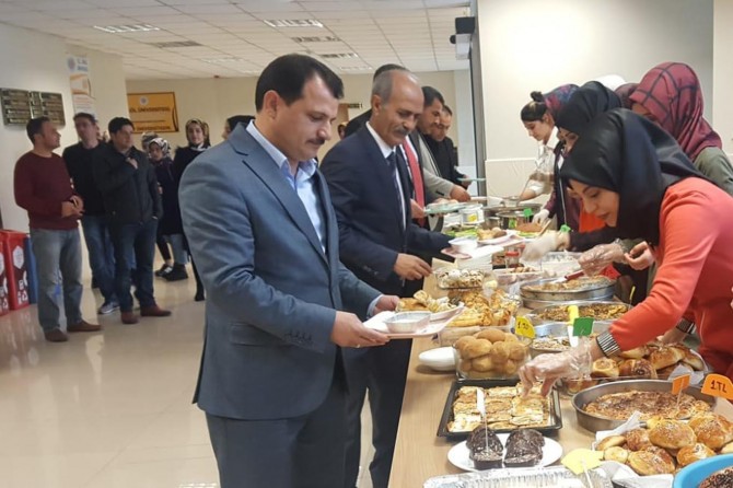 Üniversite öğrencilerden köy çocuklarına yardım amaçlı kermes