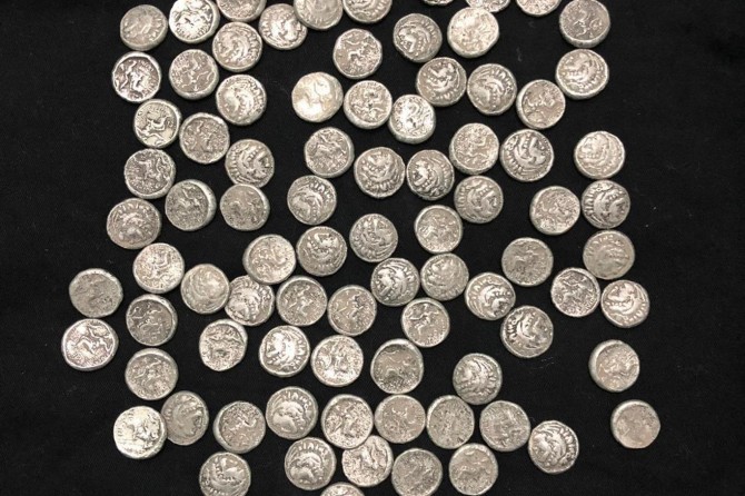 Helenistik döneme ait gümüş sikke ele geçirildi